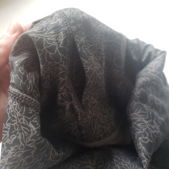 QUEENIEKE High Waisted Leggings | Grey Bloom | Size Small - Picture 5 of 5